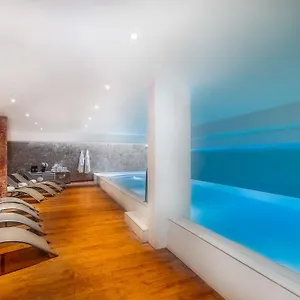 Otel Montaigne & ****