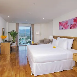 rosaka.nhatrangbesthotels.com/
